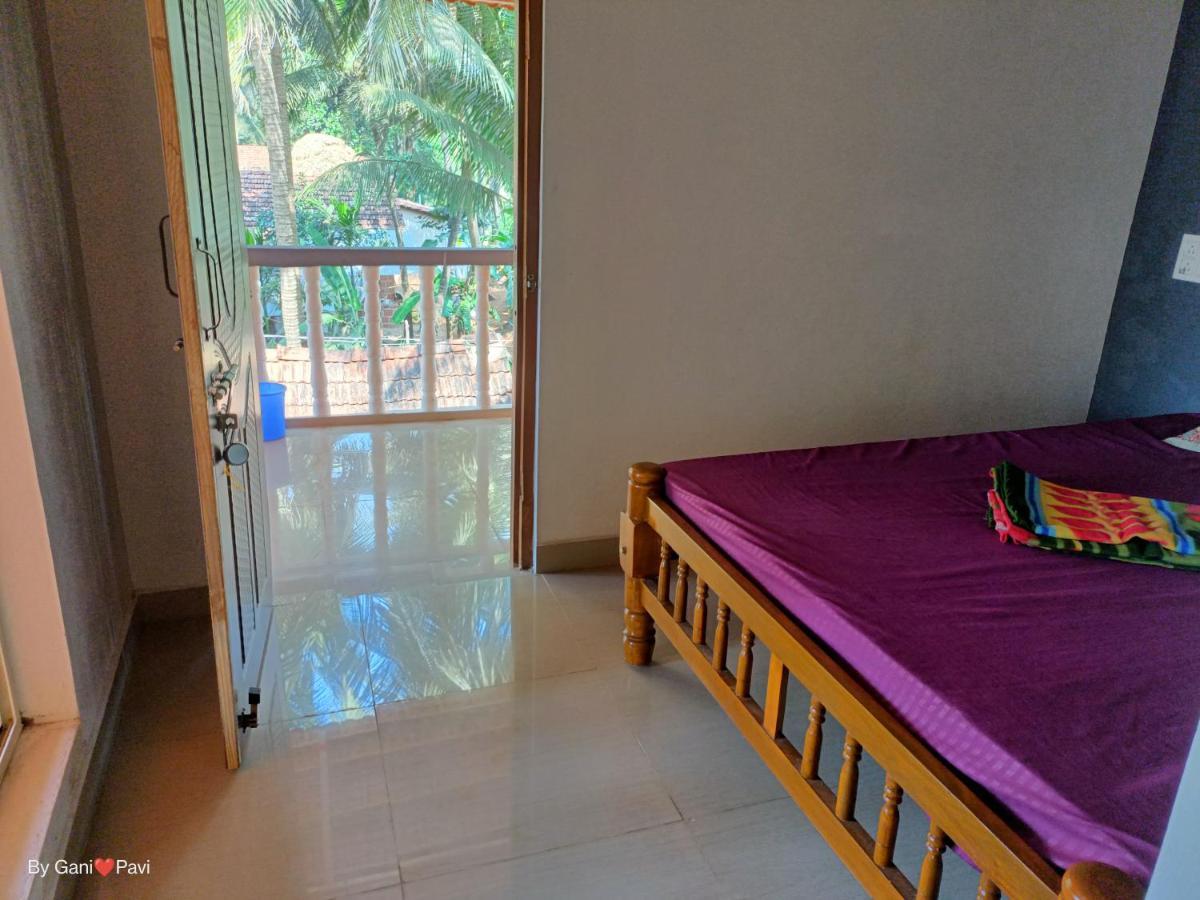 Golden Wings Cafe Hotel Gokarna  Exterior photo