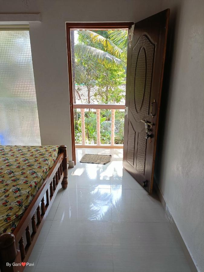 Golden Wings Cafe Hotel Gokarna  Exterior photo