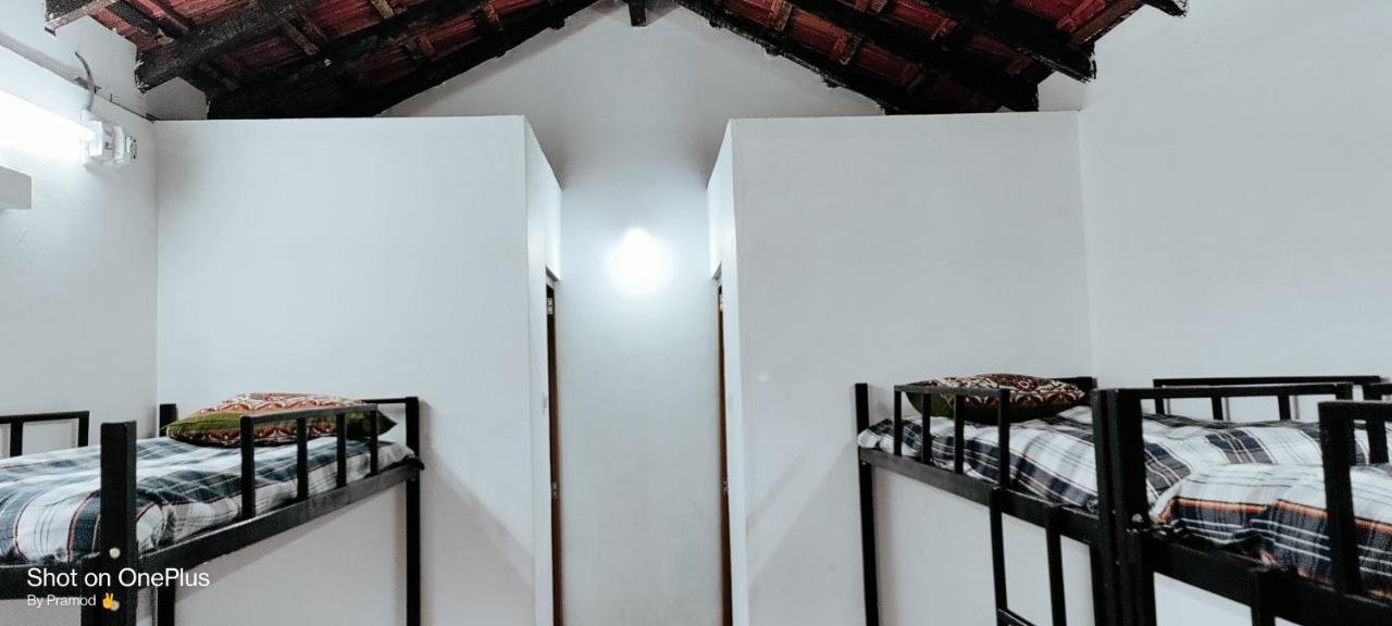 Golden Wings Cafe Hotel Gokarna  Exterior photo