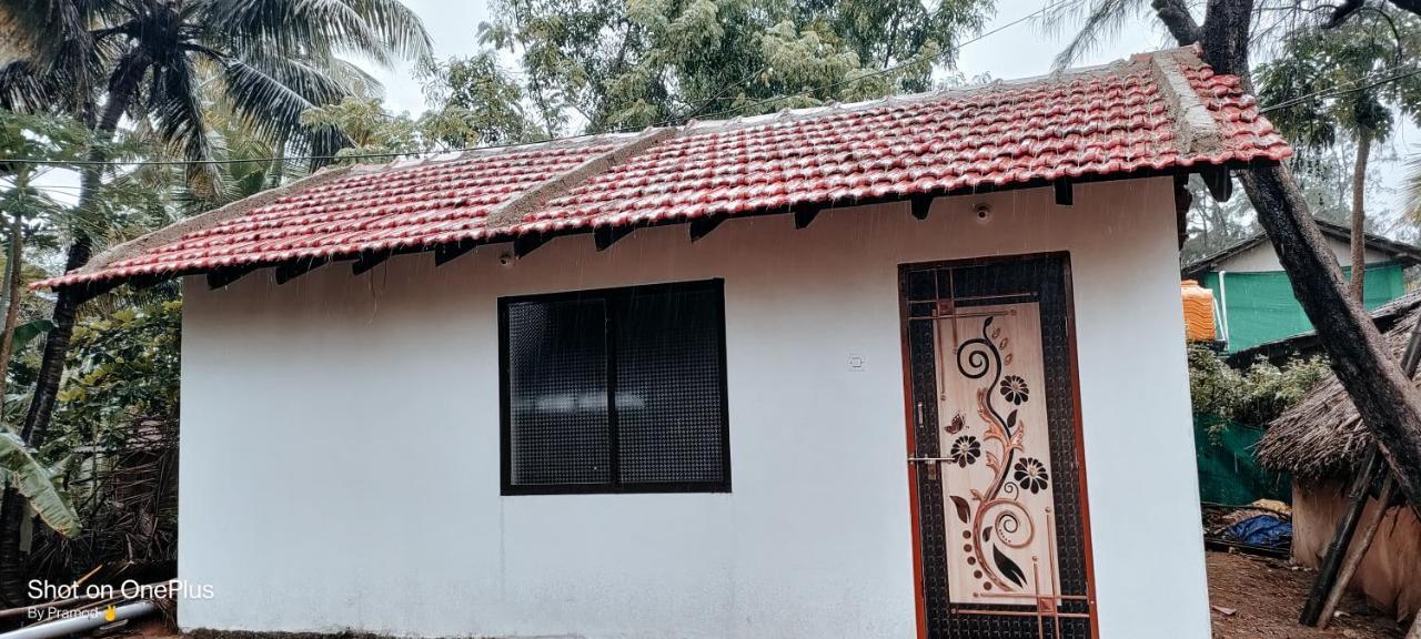 Golden Wings Cafe Hotel Gokarna  Exterior photo